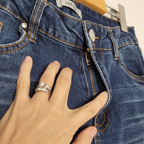 Refuge Women's Blue Denim Distressed Mid Rise Front Zipper Casual Skinny Jeans - Picture 2 of 12